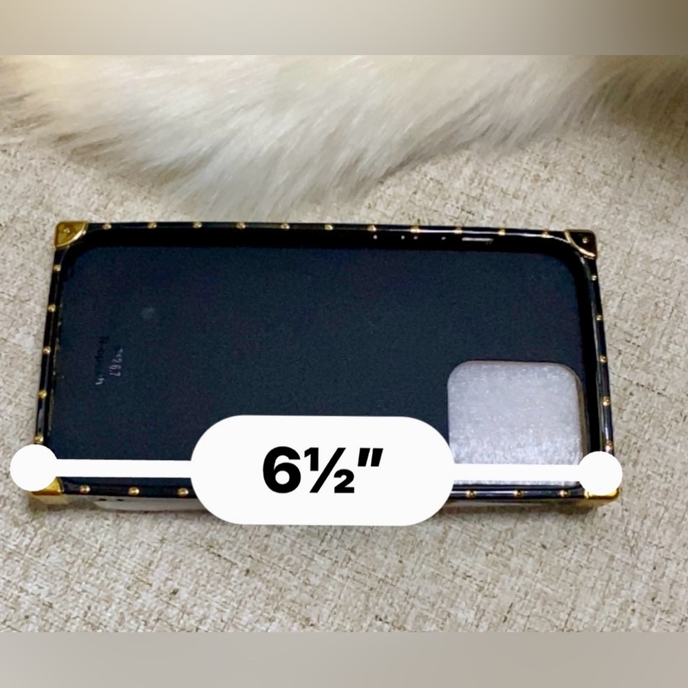 Source Unknown Black and Gold Trunk-Style Phone Case - Picture 7 of 14